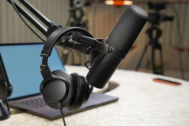 podcast-pexels-jakubzerdzicki-38125420